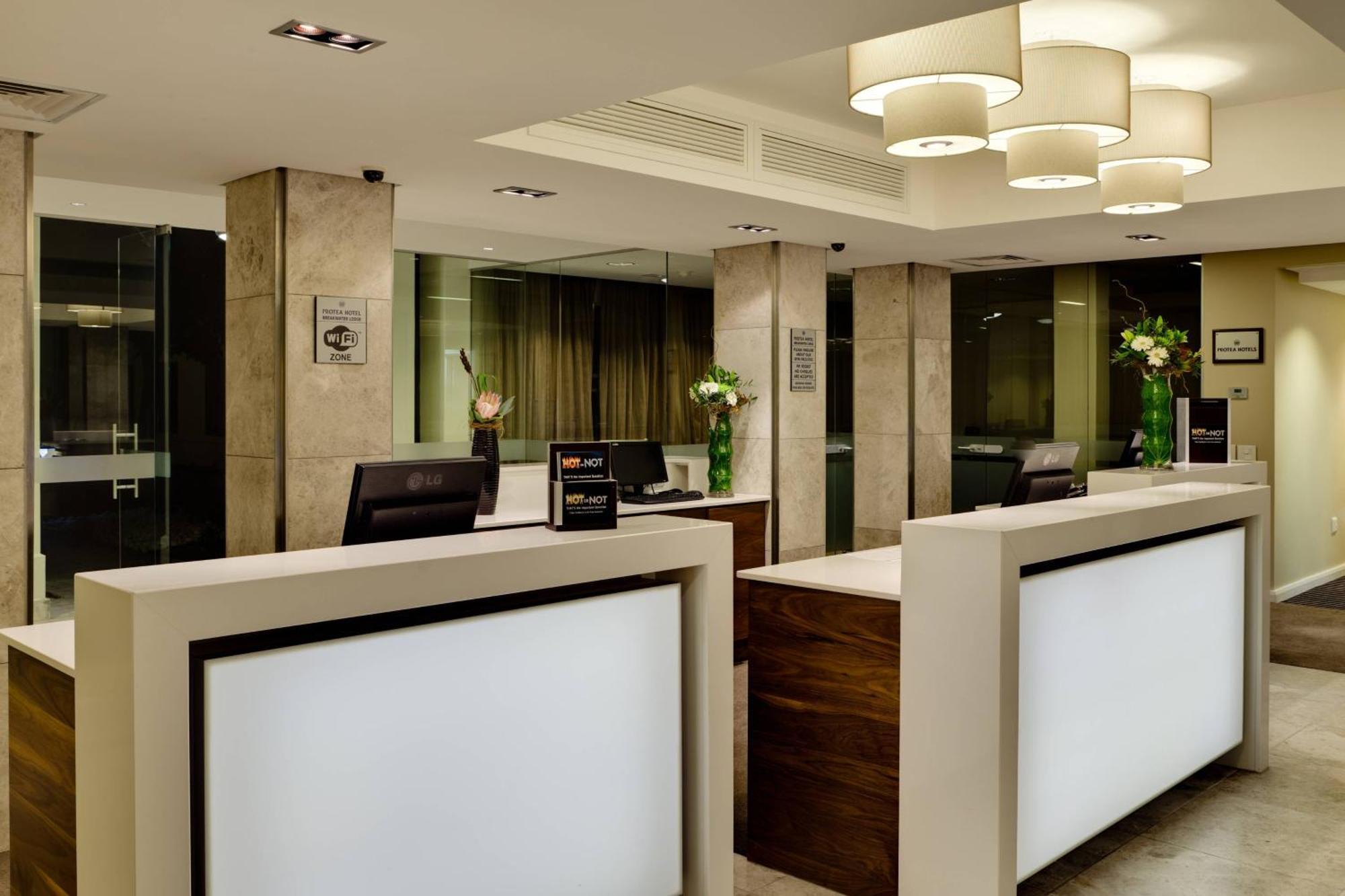 Protea Hotel By Marriott Cape Town Waterfront Breakwater Lodge Kültér fotó